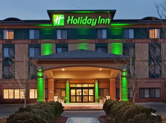 Holiday Inn Manchester Airport by IHG is a family friendly hotel in Manchester, New Hampshire (NH)