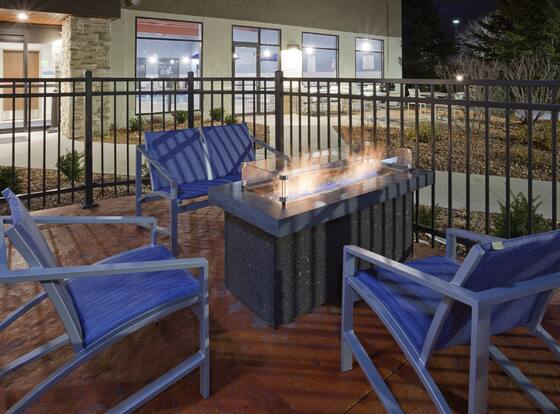 Holiday Inn Express & Suites Minneapolis – West End by IHG is a family friendly hotel in Golden Valley, Minnesota (MN)