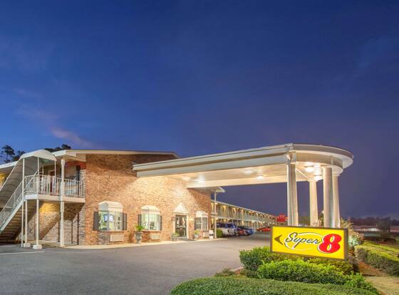Super 8 by Wyndham Monroe West is a family friendly hotel in West Monroe, Louisiana (LA)