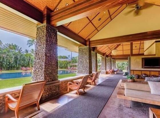 Aina Nalu 2bd/2ba 2 Bedroom Condo by Redawning is a family friendly hotel in Lahaina, Hawaii (HI)
