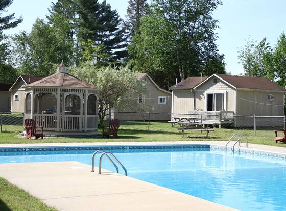 Kennebunk Gallery Motel & Cottages is a family friendly hotel in West Kennebunk, Maine (ME)