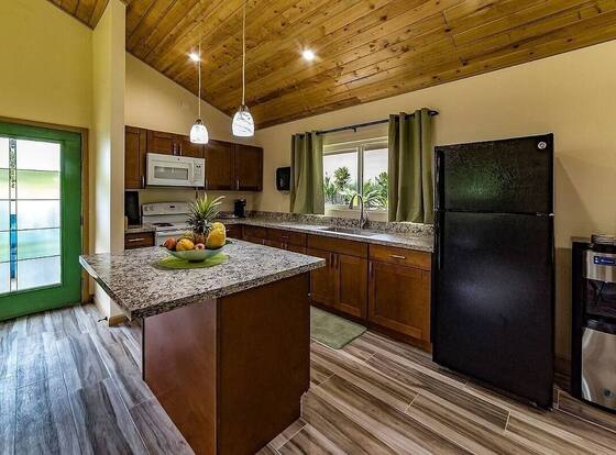 Tropical Island Paradise 2 Bedroom Home by RedAwning is a family friendly hotel in Royal Hawaiian Estates, Hawaii (HI)