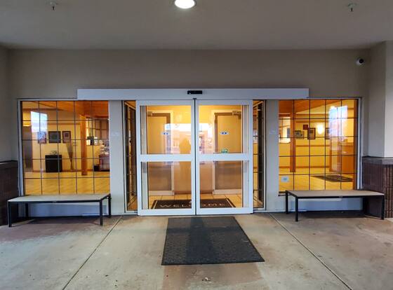 Country Inn & Suites by Radisson, Bend, OR is a family friendly hotel in Bend, Oregon (OR)