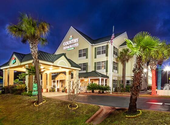 Country Inn & Suites by Radisson, Hinesville, GA is a family friendly hotel in Hinesville, Georgia (GA)