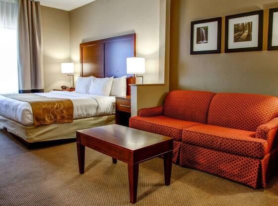 Comfort Suites Gadsden Attalla is a family friendly hotel in Gadsden, Alabama (AL)