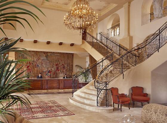 Ayres Hotel Manhattan Beach LAX is a family friendly hotel in Hawthorne, California (CA)