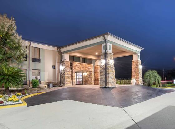 Best Western Bayou Inn is a family friendly hotel in Westwego, Louisiana (LA)