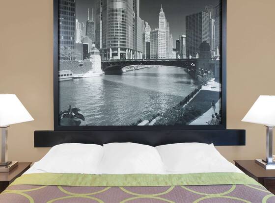 Super 8 by Wyndham Morton Grove/Chicago is a family friendly hotel in Morton Grove, Illinois (IL)