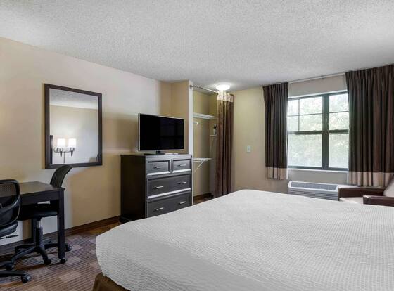 Extended Stay America Suites Santa Barbara Calle Real is a family friendly hotel in Eastern Goleta Valley, California (CA)