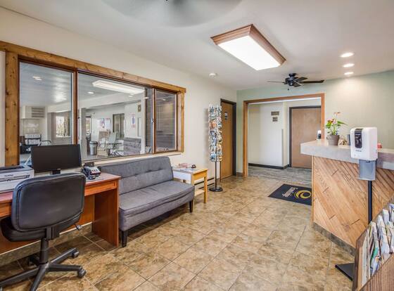 Econo Lodge Custer is a family friendly hotel in Custer, South Dakota (SD)