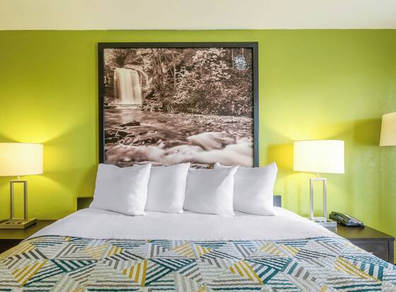 Motel 6 Forsyth, GA – Tift College is a family friendly hotel in Forsyth, Georgia (GA)