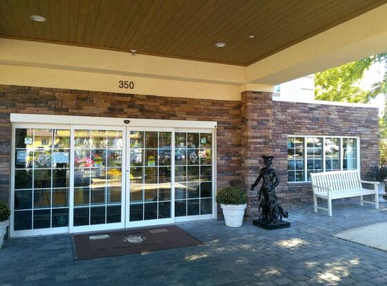 The Wilshire Grand Hotel is a family friendly hotel in Pleasantdale, New Jersey (NJ)