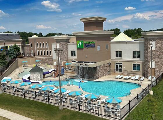 Holiday Inn Express Wisconsin Dells by IHG is a family friendly hotel in Lake Delton, Wisconsin (WI)