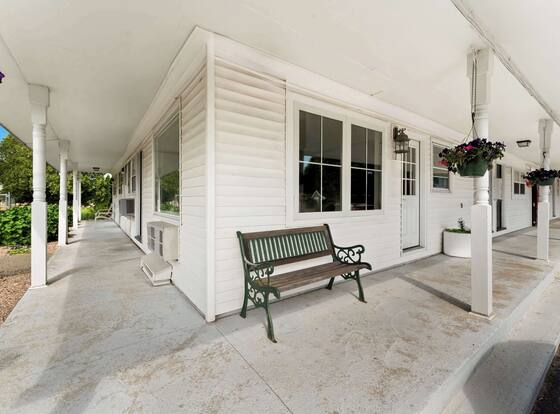 Americas Best Value Inn Stonington Mystic is a family friendly hotel in Mystic, Connecticut (CT)