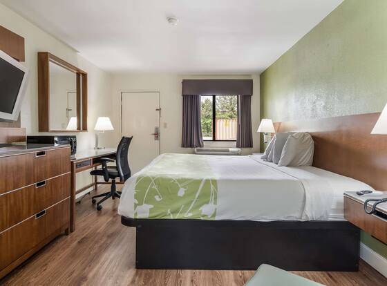 Econo Lodge Atlanta Airport East is a family friendly hotel in Forest Park, Georgia (GA)