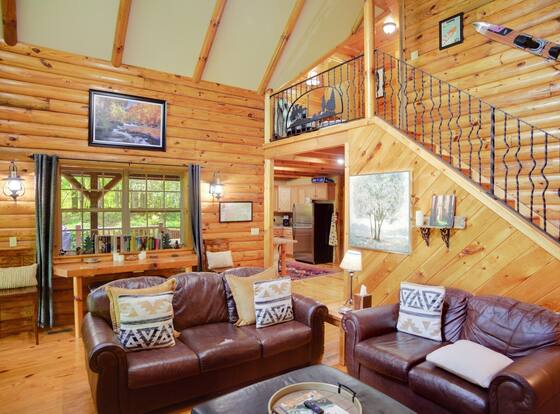 Tree Top Lodge - Gorgeous Lake Cabin With Hot Tub & Magnificent Views Of Forests And Mountains! 3 Bedroom Cabin by Redawning is a family friendly hotel in Butler, Tennessee (TN)