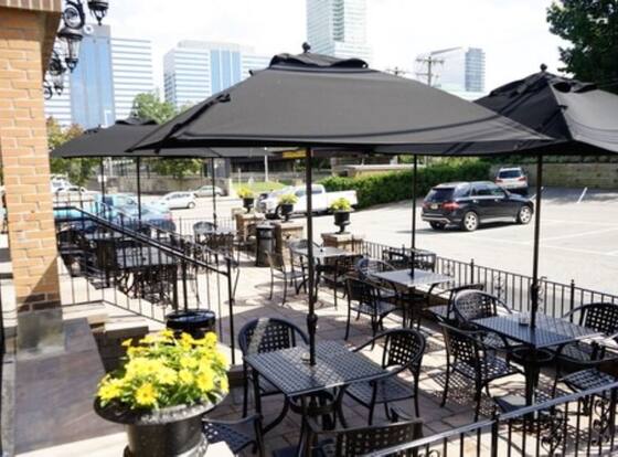Holland Hotel Free Parking Jersey City is a family friendly hotel in Jersey City, New Jersey (NJ)