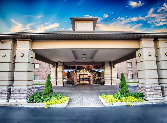 Grand Oaks Hotel is a family friendly hotel in Branson, Missouri (MO)