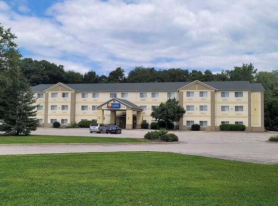 Comfort Inn & Suites East Moline near I-80 is a family friendly hotel in East Moline, Illinois (IL)