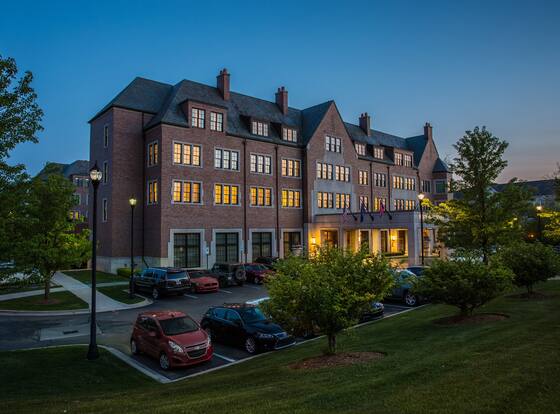 Royal Park Hotel is a family friendly hotel in Rochester, Michigan (MI)