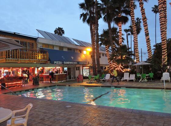 Los Angeles Adventurer All Suite Hotel at LAX is a family friendly hotel in Inglewood, California (CA)