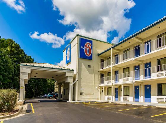 Motel 6 Raleigh, NC - Cary is a family friendly hotel in Raleigh, North Carolina (NC)