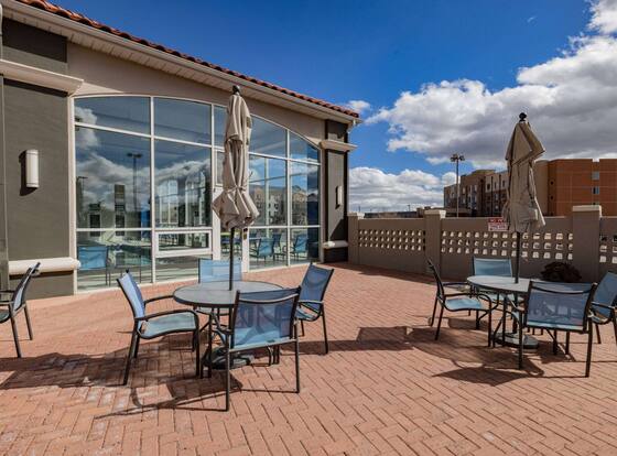 La Quinta Inn & Suites by Wyndham Gallup is a family friendly hotel in Gallup, New Mexico (NM)