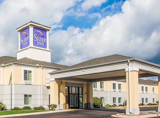 Sleep Inn And Suites is a family friendly hotel in Wisconsin Rapids, Wisconsin (WI)