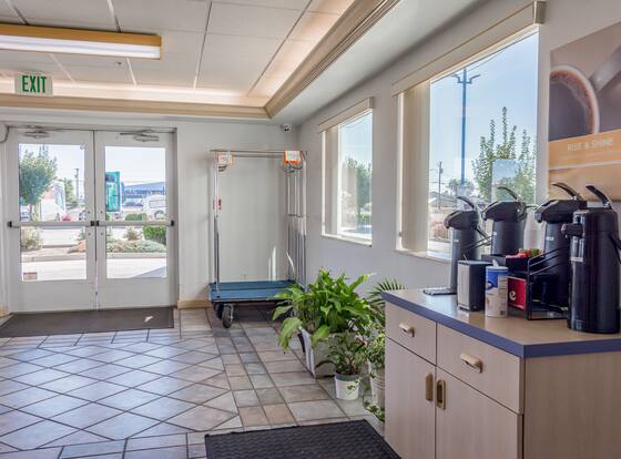 Motel 6 Redmond, OR is a family friendly hotel in Redmond, Oregon (OR)