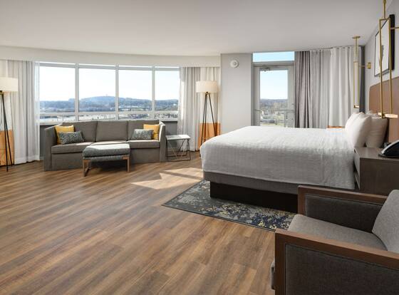Hampton Inn & Suites Huntsville Downtown is a family friendly hotel in Huntsville, Alabama (AL)