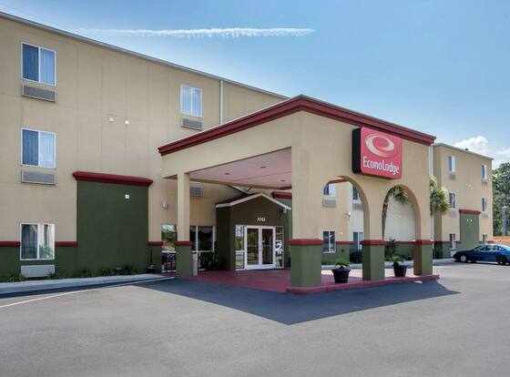 Econo Lodge is a family friendly hotel in Valdosta, Georgia (GA)