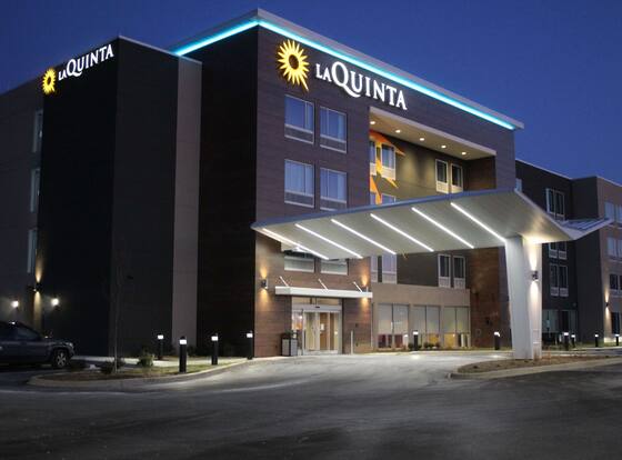 La Quinta Inn & Suites by Wyndham Bardstown is a family friendly hotel in Bardstown, Kentucky (KY)