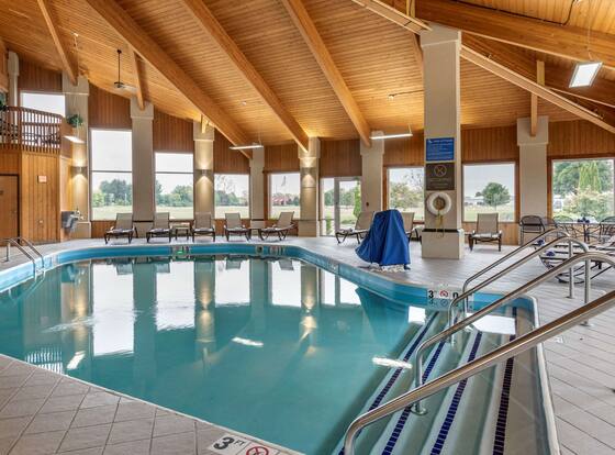 Comfort Inn & Suites Diamondale – Lansing is a family friendly hotel in Dimondale, Michigan (MI)