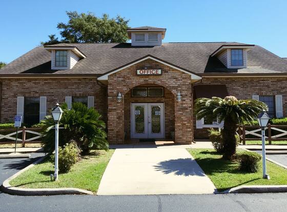 Hotel Del Sol is a family friendly hotel in West Pensacola, Florida (FL)