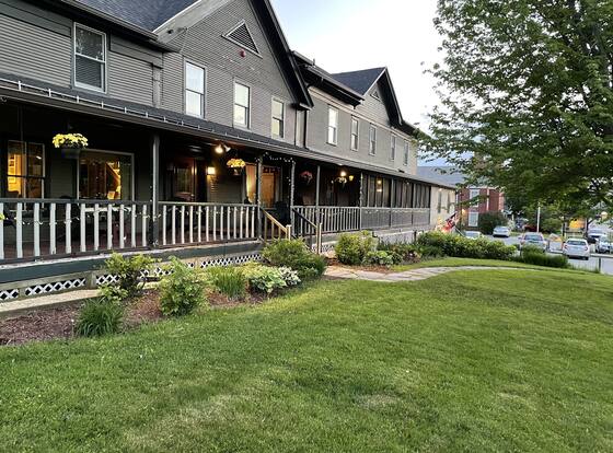 Smugglers Notch Inn is a family friendly hotel in Jeffersonville, Vermont (VT)