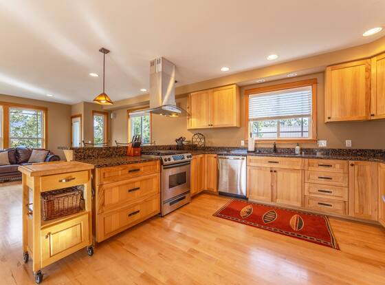 River Watch Getaway 3 Bedroom Townhouse by RedAwning is a family friendly hotel in Hood River, Oregon (OR)