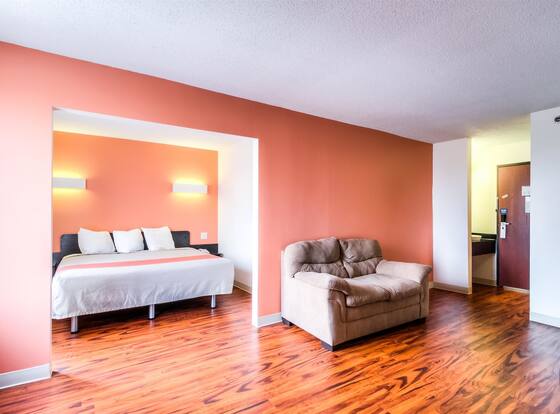 Motel 6 Lansing, IL - Chicago South is a family friendly hotel in Lansing, Illinois (IL)
