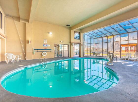 Econo Lodge Inn & Suites is a family friendly hotel in Clarksville, Tennessee (TN)