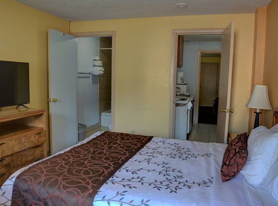 The Inn At Salmon Creek is a family friendly hotel in Salmon Creek, Washington (WA)