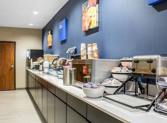 Econo Lodge Ankeny - Des Moines is a family friendly hotel in Ankeny, Iowa (IA)