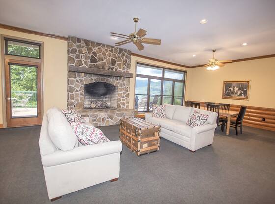 Lake Chatuge Lodge is a family friendly hotel in Hiawassee, Georgia (GA)