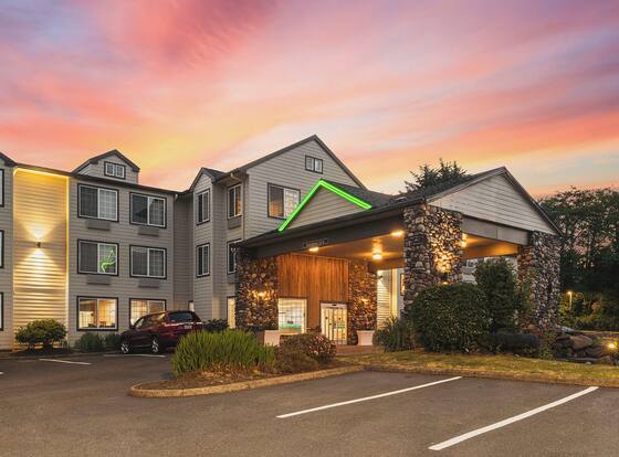 The Ashley Inn & Suites is a family friendly hotel in Lincoln City, Oregon (OR)