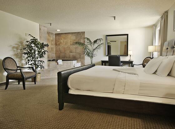 Ramada by Wyndham Bettendorf is a family friendly hotel in Bettendorf, Iowa (IA)