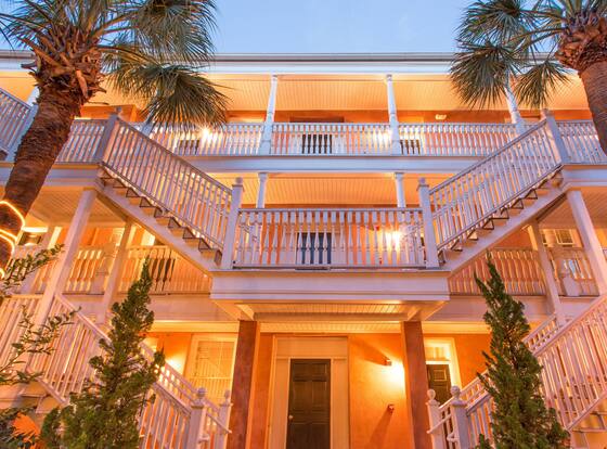 Elliott House Inn is a family friendly hotel in Charleston, South Carolina (SC)