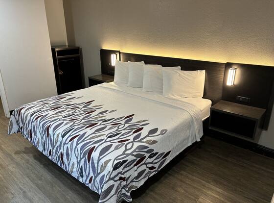 Red Roof Inn Wildwood, FL - The Villages is a family friendly hotel in Wildwood, Florida (FL)