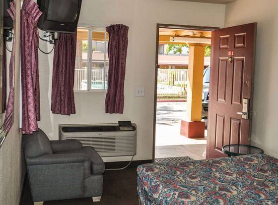 California Suites Motel is a family friendly hotel in Calexico, California (CA)