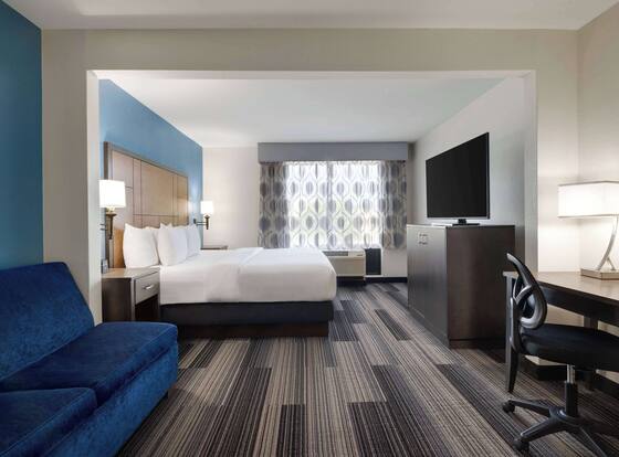 La Quinta Inn & Suites by Wyndham Springfield Airport Plaza is a family friendly hotel in Springfield, Missouri (MO)