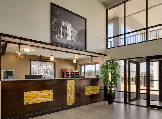 Super 8 by Wyndham Ocean Springs Biloxi is a family friendly hotel in Latimer, Mississippi (MS)