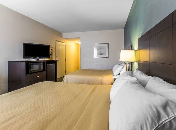 Quality Inn is a family friendly hotel in Fitzgerald, Georgia (GA)