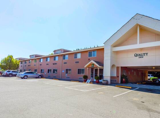 Quality Inn Near Seattle Premium Outlets is a family friendly hotel in Arlington, Washington (WA)